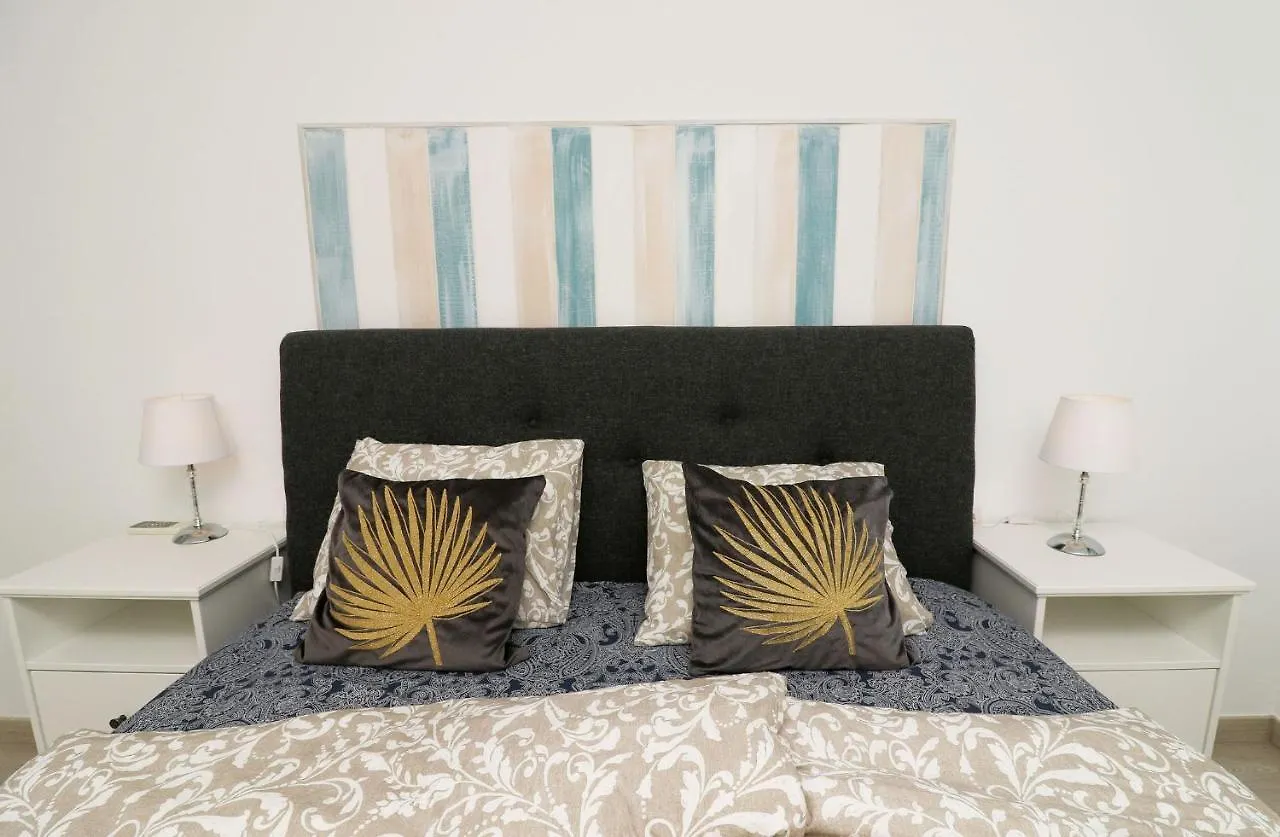 Family Apartment Walking Distance To The Sea And All Amenities Sitio de Calahonda
