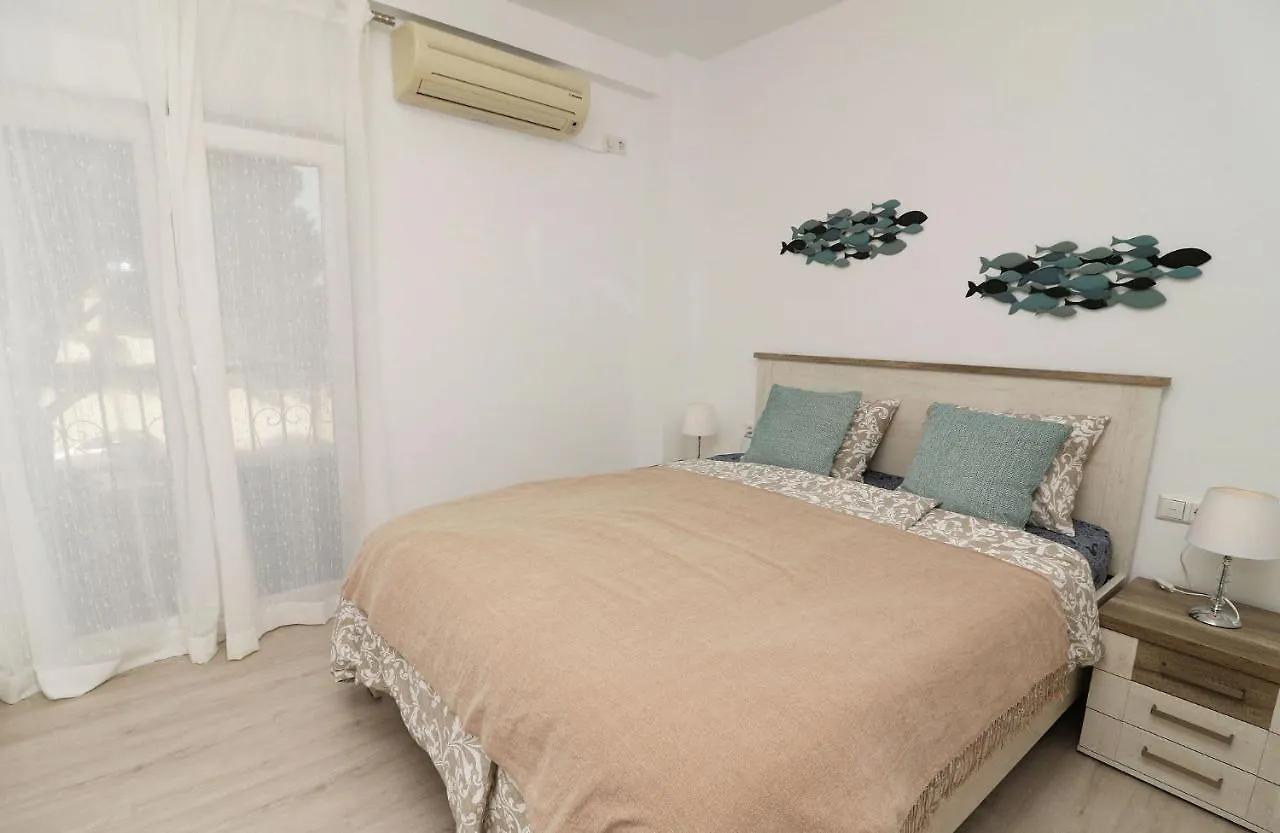 Family Apartment Walking Distance To The Sea And All Amenities Sitio de Calahonda